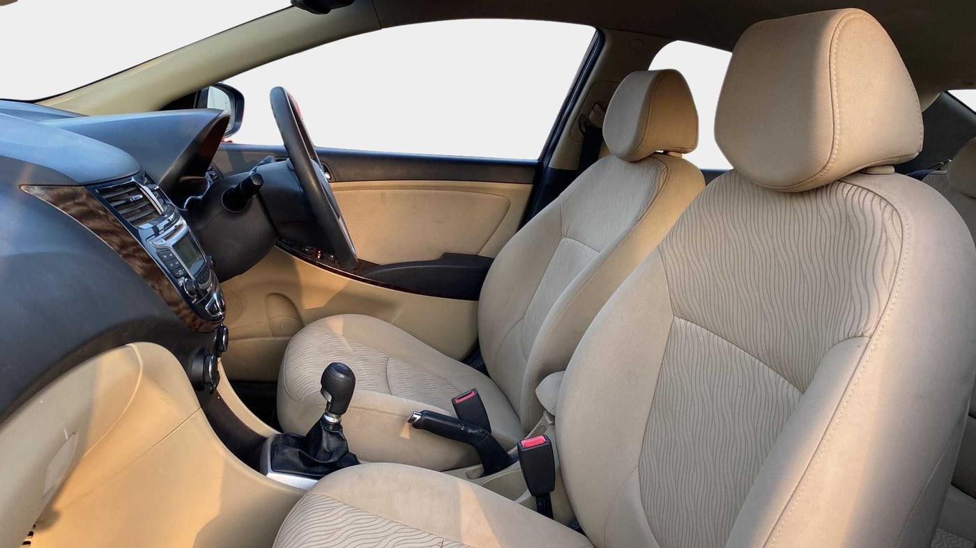 2012 Hyundai Verna FLUIDIC 1.6 VTVT SX, Petrol, Manual, 82,471 km, Right Side Front Door Cabin