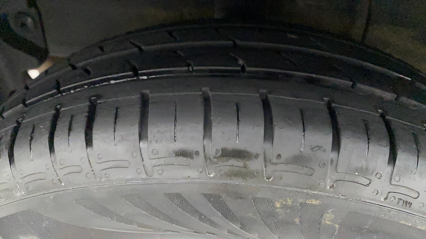 2019 Hyundai GRAND I10 NIOS MAGNA AMT 1.2 KAPPA VTVT, Petrol, Automatic, 226 km, Right Rear Tyre Tread