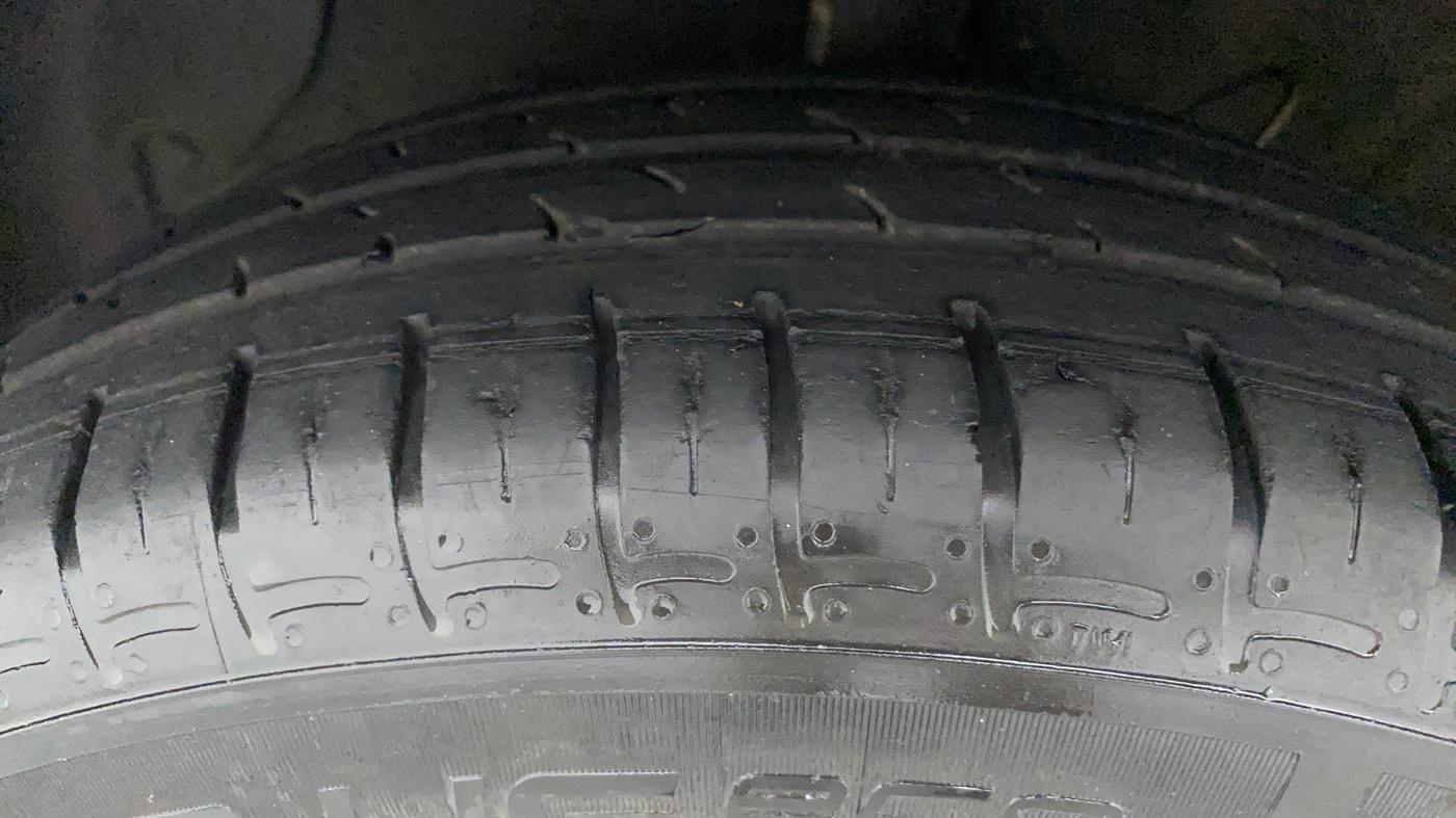 2019 Hyundai GRAND I10 NIOS MAGNA AMT 1.2 KAPPA VTVT, Petrol, Automatic, 226 km, Left Front Tyre Tread