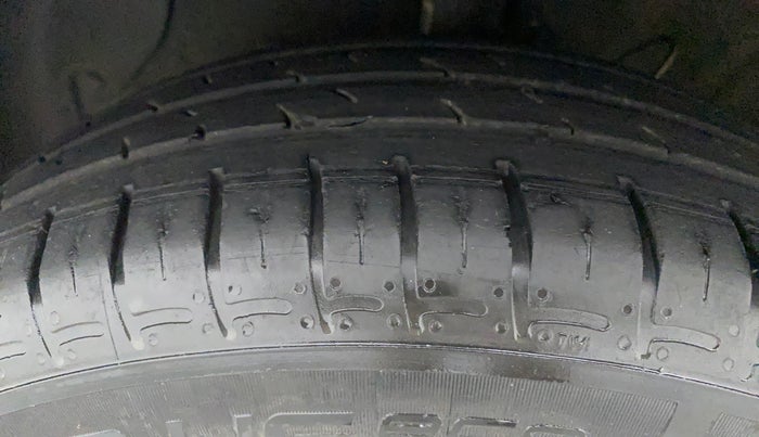 2019 Hyundai GRAND I10 NIOS MAGNA AMT 1.2 KAPPA VTVT, Petrol, Automatic, 226 km, Left Front Tyre Tread