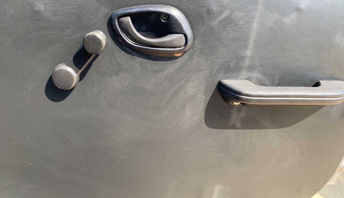 2017 Maruti Eeco 5 STR WITH A/C+HTR, CNG, Manual, 42,519 km, Driver Side Door Panels Control