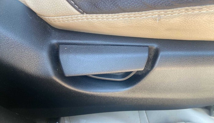 2019 Hyundai NEW SANTRO SPORTZ AMT, Petrol, Automatic, 26,107 km, Driver Side Adjustment Panel