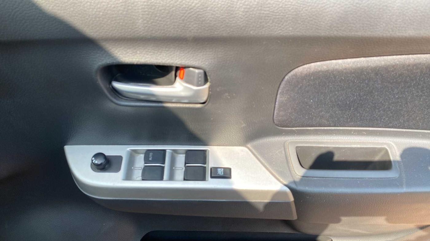 2012 Maruti Wagon R 1.0 VXI, Petrol, Manual, 15,981 km, Driver Side Door Panels Control