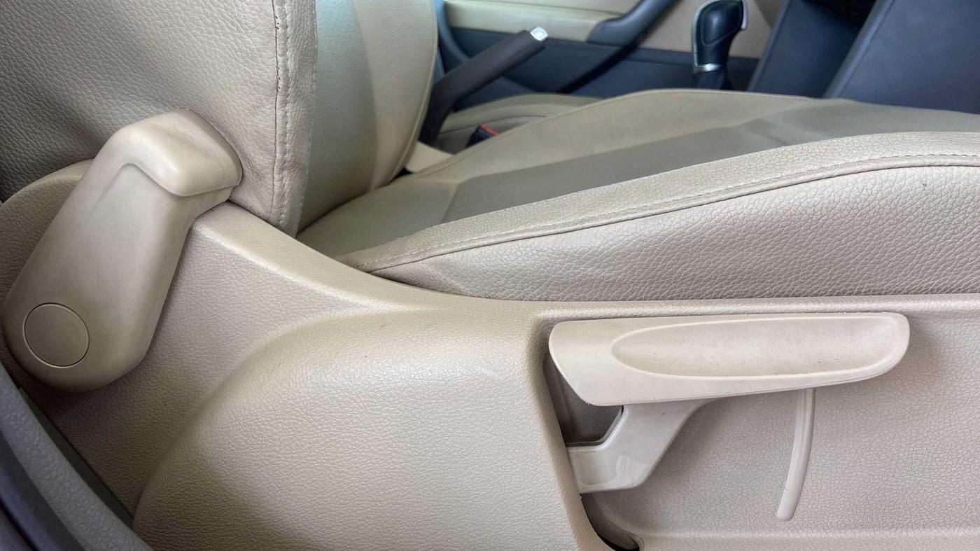 2018 Volkswagen Vento HIGHLINE PLUS 1.5 AT 16 ALLOY, Diesel, Automatic, 87,079 km, Driver Side Adjustment Panel