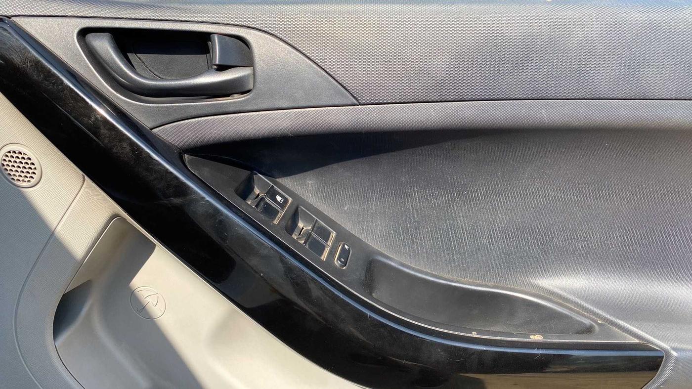 2019 Tata NEXON XM DIESEL, Diesel, Manual, 98,997 km, Driver Side Door Panels Control