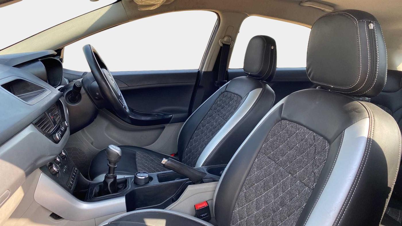 2019 Tata NEXON XM DIESEL, Diesel, Manual, 98,997 km, Right Side Front Door Cabin
