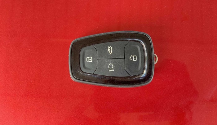 2022 Tata ALTROZ XZ PLUS PETROL, Petrol, Manual, 11,586 km, Key Close Up