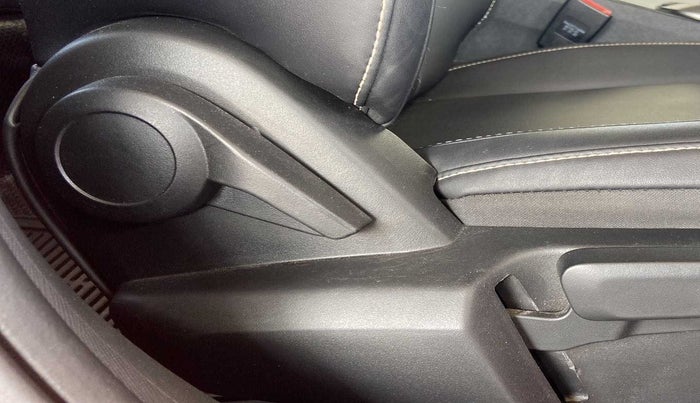 2022 Tata ALTROZ XZ PLUS PETROL, Petrol, Manual, 11,586 km, Driver Side Adjustment Panel
