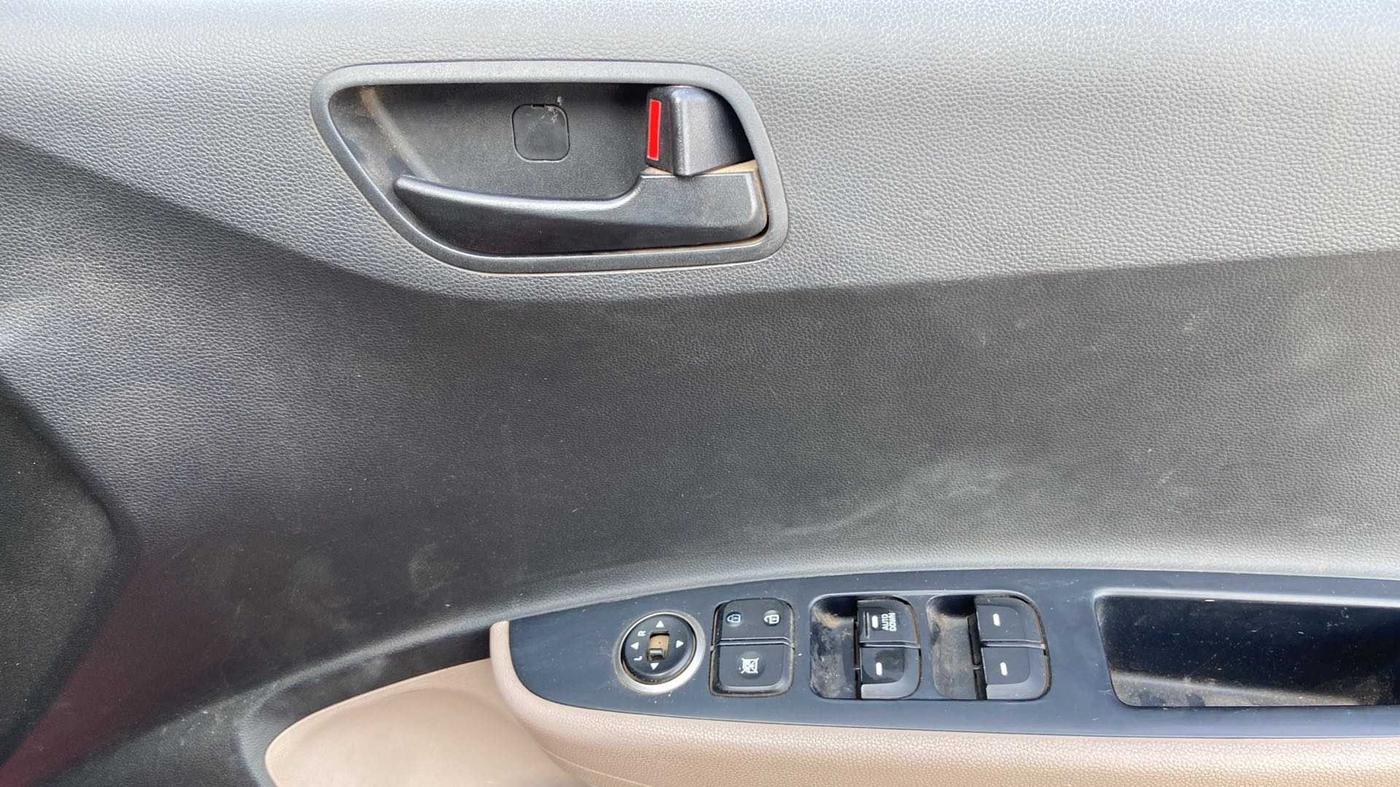 2018 Hyundai Xcent S 1.2, Petrol, Manual, 85,604 km, Driver Side Door Panels Control
