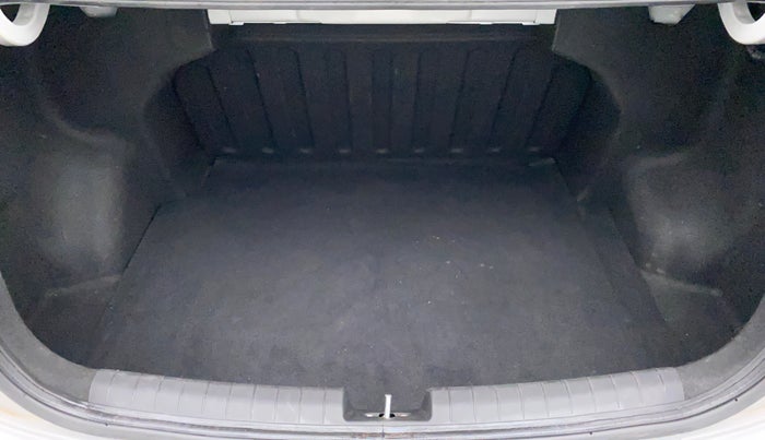 2014 Hyundai Xcent SX 1.2 (O), Petrol, Manual, 46,449 km, Boot Inside