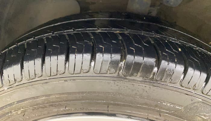 2018 Hyundai Verna 1.4 EX PETROL, Petrol, Manual, 88,345 km, Left Front Tyre Tread