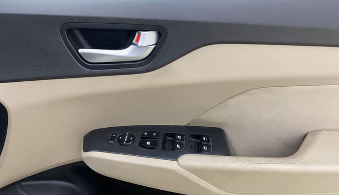 2018 Hyundai Verna 1.4 EX PETROL, Petrol, Manual, 88,345 km, Driver Side Door Panels Control