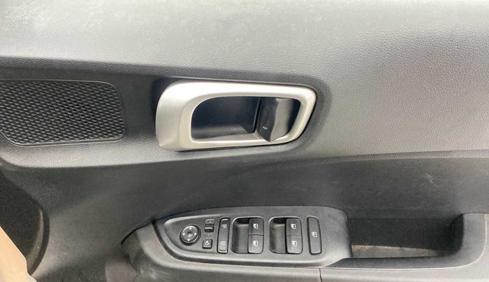 2019 Hyundai VENUE SX PLUS 1.0 TURBO DCT, Petrol, Automatic, 38,383 km, Driver Side Door Panels Control