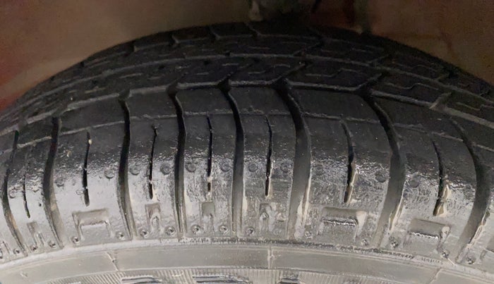 2017 Maruti Alto 800 LXI, Petrol, Manual, 32,845 km, Left Front Tyre Tread