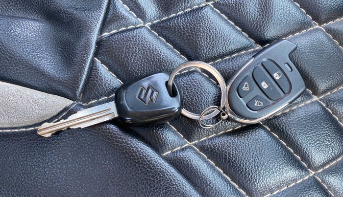 2015 Maruti Alto K10 VXI, Petrol, Manual, 49,242 km, Key Close Up