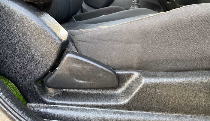 2018 Renault Kwid RXL, Petrol, Manual, 51,818 km, Driver Side Adjustment Panel