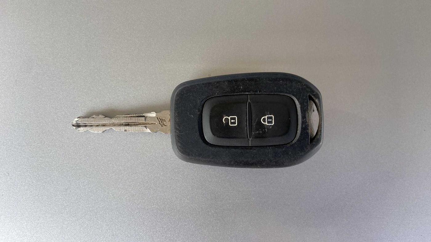 2022 Renault TRIBER RXT AMT, Petrol, Automatic, 30,150 km, Key Close Up