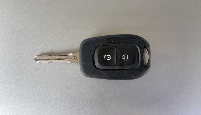 2022 Renault TRIBER RXT AMT, Petrol, Automatic, 30,150 km, Key Close Up
