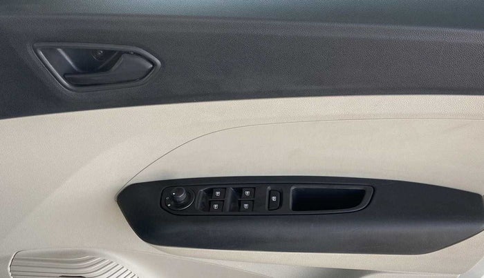 2022 Renault TRIBER RXT AMT, Petrol, Automatic, 30,150 km, Driver Side Door Panels Control