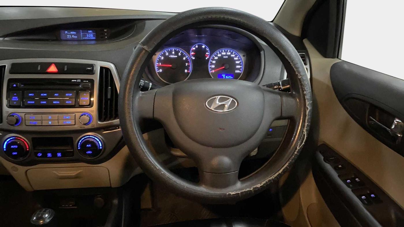 2013 Hyundai i20 MAGNA 1.2, Petrol, Manual, 91,834 km, Steering Wheel Close Up