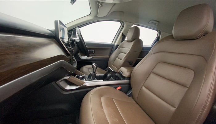 2019 Tata Harrier XZ 2.0L, Diesel, Manual, 91,379 km, Right Side Front Door Cabin