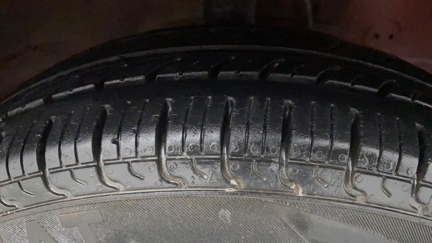 2014 Hyundai Eon D-LITE+, Petrol, Manual, 53,616 km, Right Front Tyre Tread