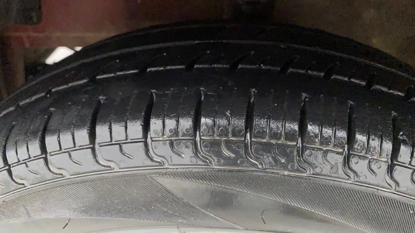 2014 Hyundai Eon D-LITE+, Petrol, Manual, 53,616 km, Left Front Tyre Tread