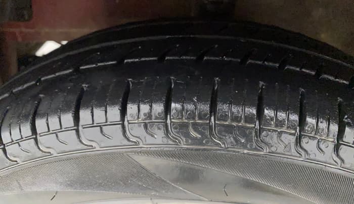 2014 Hyundai Eon D-LITE+, Petrol, Manual, 53,616 km, Left Front Tyre Tread
