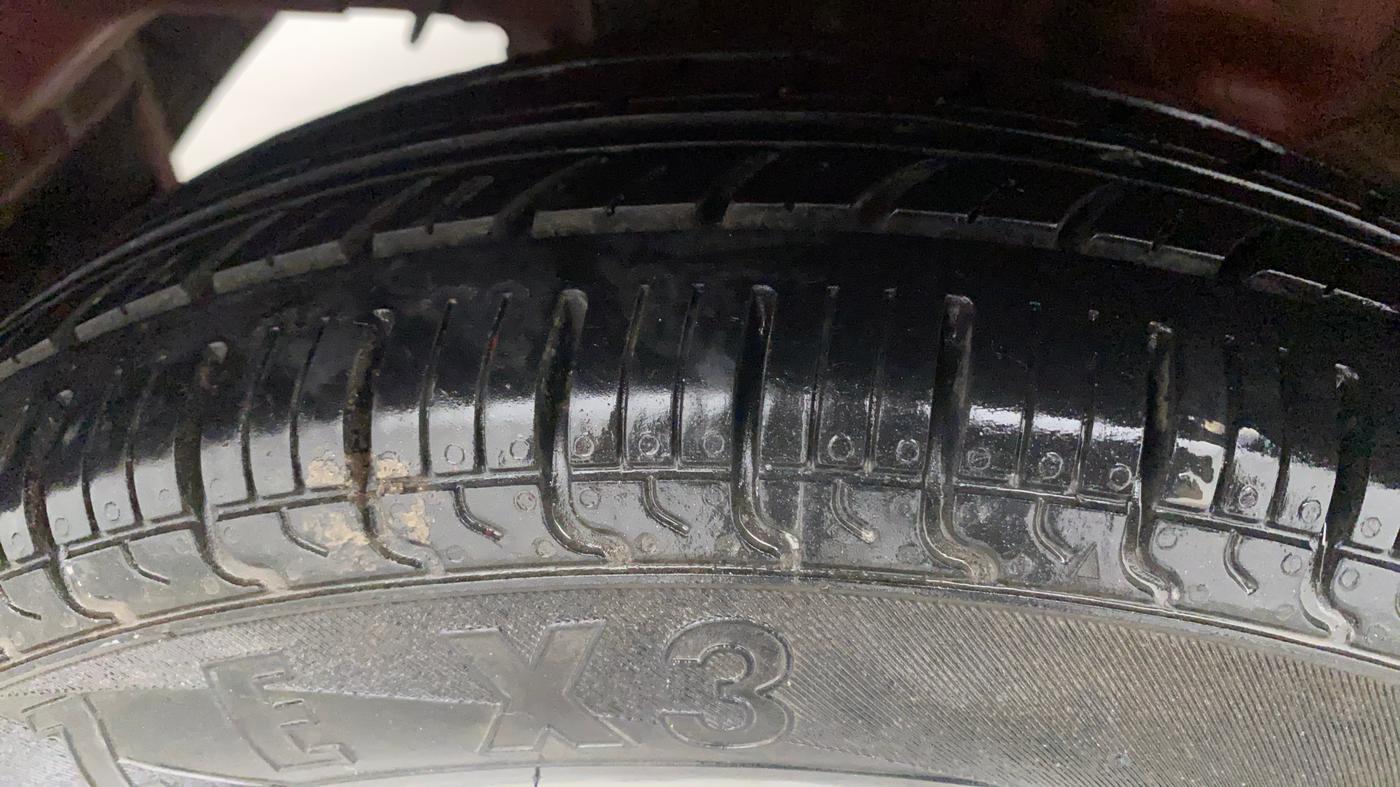 2014 Hyundai Eon D-LITE+, Petrol, Manual, 53,616 km, Right Rear Tyre Tread