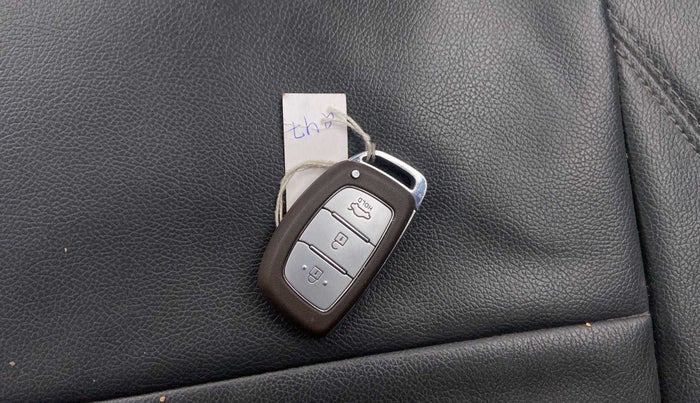 2023 Hyundai AURA SX 1.2 CNG, CNG, Manual, 11,056 km, Key Close Up