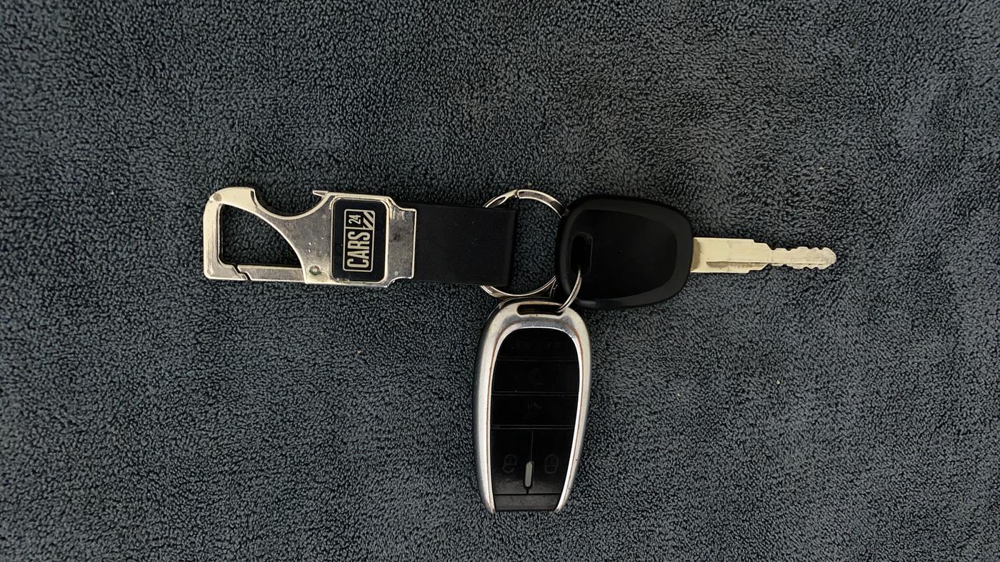 2020 Maruti Dzire LXI, Petrol, Manual, 72,822 km, Key Close Up