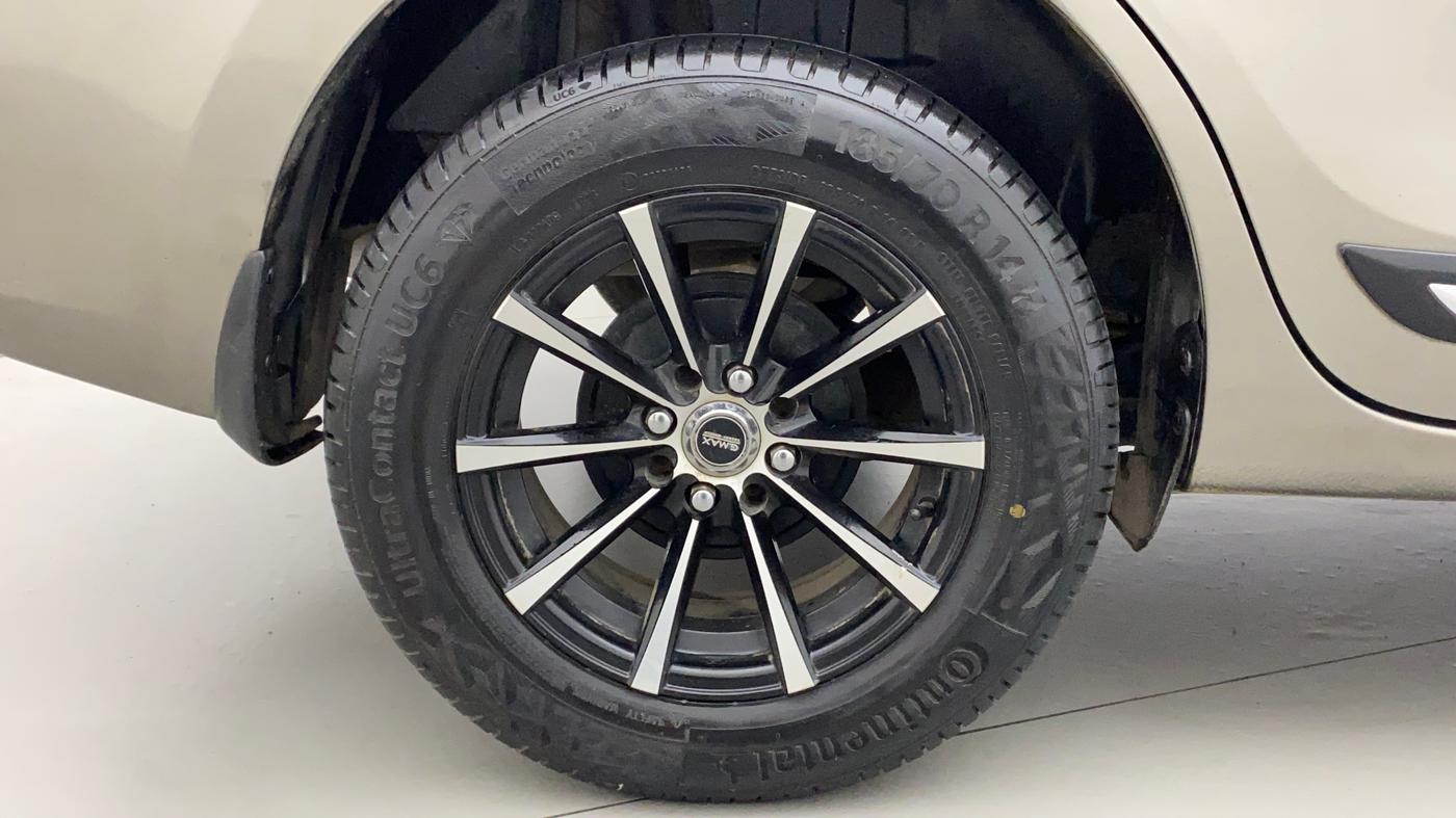 2020 Maruti Dzire LXI, Petrol, Manual, 72,822 km, Right Rear Wheel