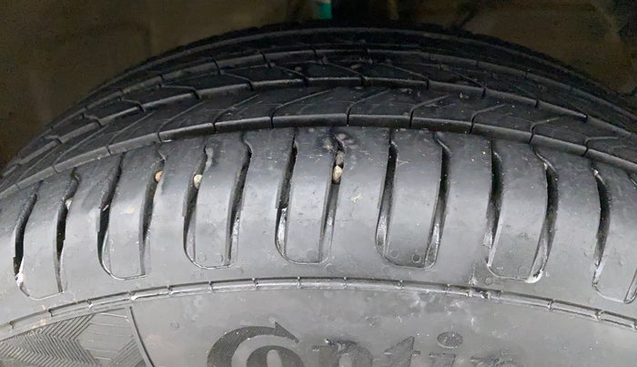 2020 Maruti Dzire LXI, Petrol, Manual, 72,822 km, Right Front Tyre Tread
