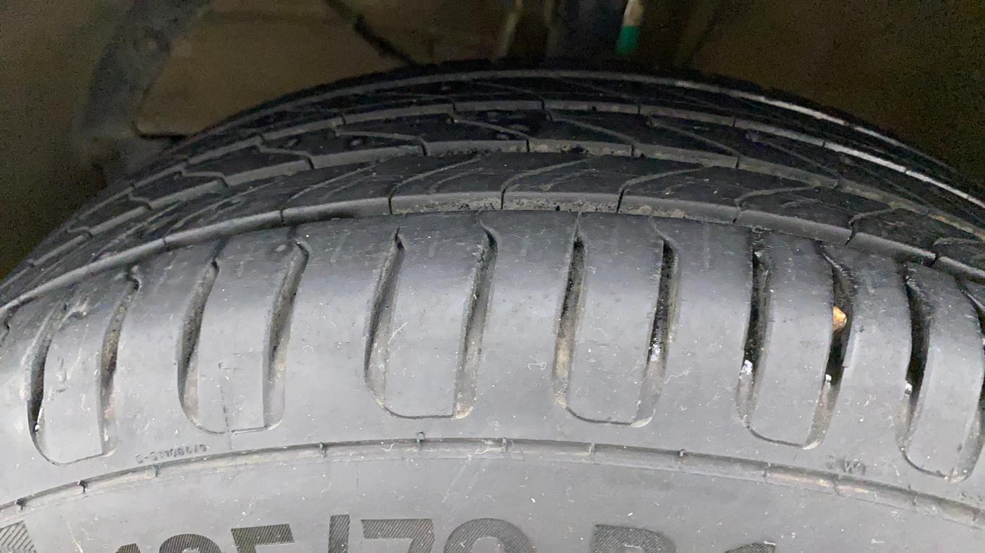 2020 Maruti Dzire LXI, Petrol, Manual, 72,822 km, Left Front Tyre Tread