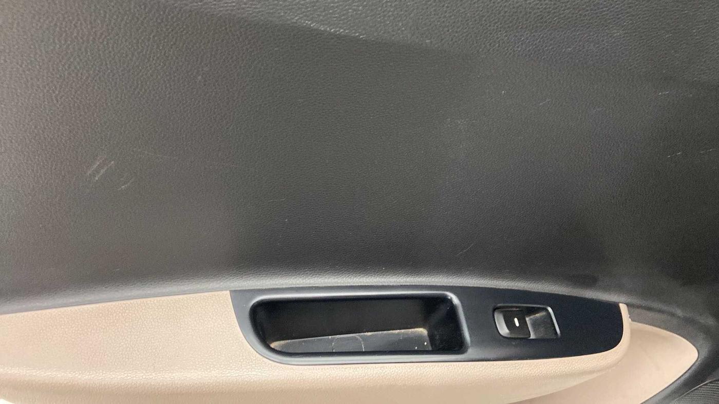 2016 Hyundai Xcent SX 1.2, Petrol, Manual, 48,199 km, Driver Side Adjustment Panel