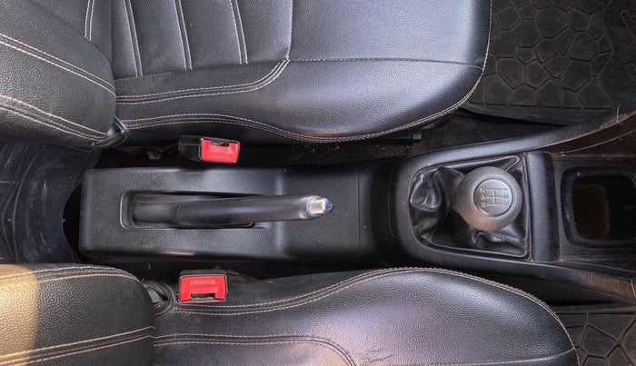 2015 Maruti Swift VXI, Petrol, Manual, 1,01,563 km, Gear Lever