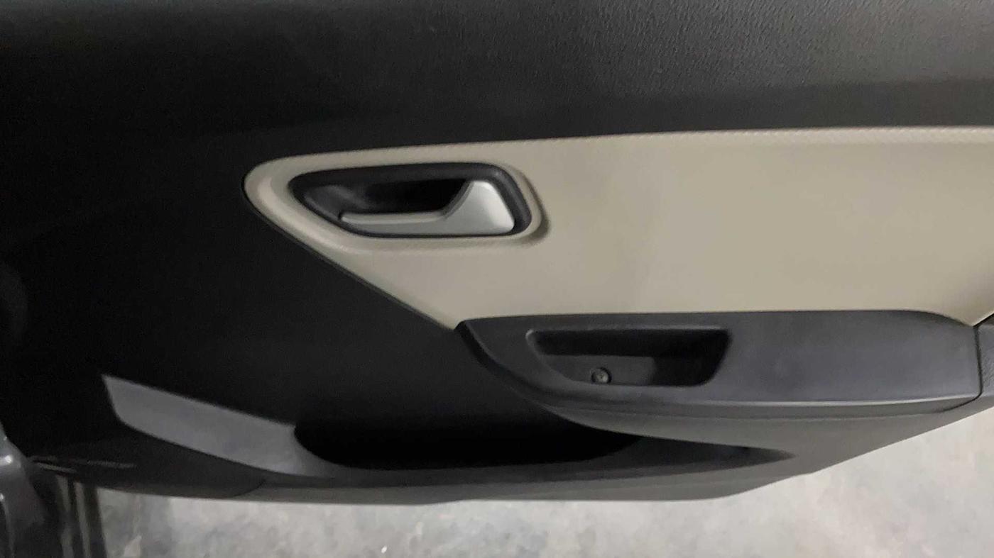 2019 Maruti Alto LXI, Petrol, Manual, 40,673 km, Driver Side Door Panels Control
