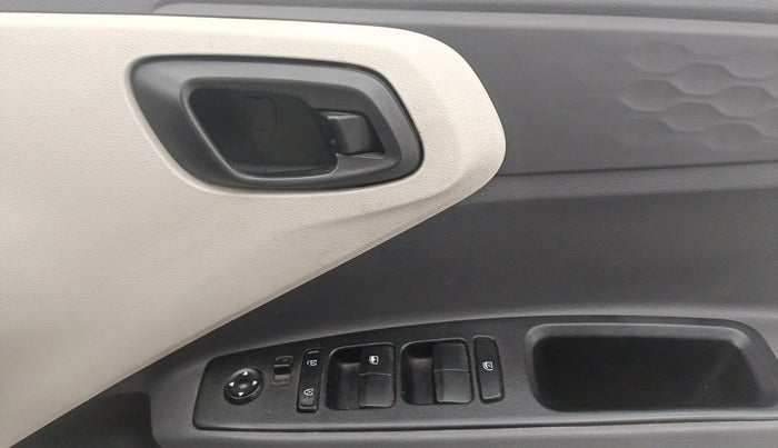 2022 Hyundai AURA S 1.2 CNG, CNG, Manual, 90,192 km, Driver Side Door Panels Control