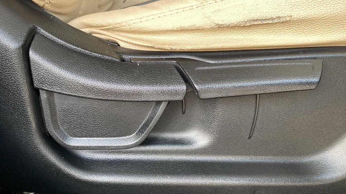 2022 Hyundai Creta E 1.5 PETROL, Petrol, Manual, 1,480 km, Driver Side Adjustment Panel