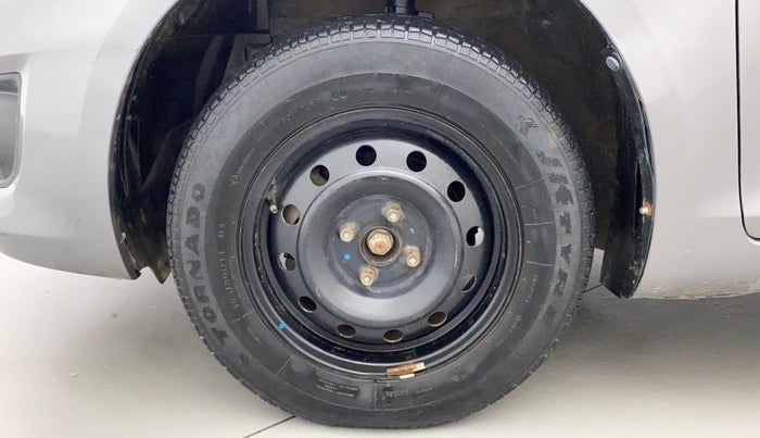 2014 Maruti Swift Dzire VXI, Petrol, Manual, 50,139 km, Left Front Wheel