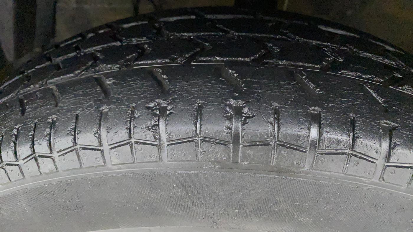 2014 Maruti Swift Dzire VXI, Petrol, Manual, 50,139 km, Left Front Tyre Tread
