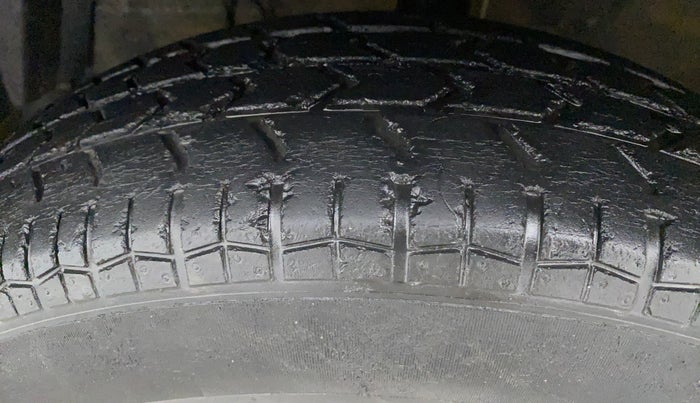 2014 Maruti Swift Dzire VXI, Petrol, Manual, 50,139 km, Left Front Tyre Tread