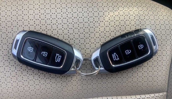 2019 Hyundai Verna 1.6 VTVT SX (O) AT, Petrol, Automatic, 25,059 km, Key Close Up