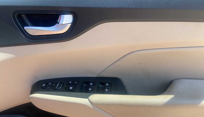 2019 Hyundai Verna 1.6 VTVT SX (O) AT, Petrol, Automatic, 25,059 km, Driver Side Door Panels Control