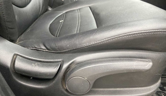 2016 Hyundai Creta SX PLUS 1.6 PETROL, Petrol, Manual, 24,153 km, Driver Side Adjustment Panel