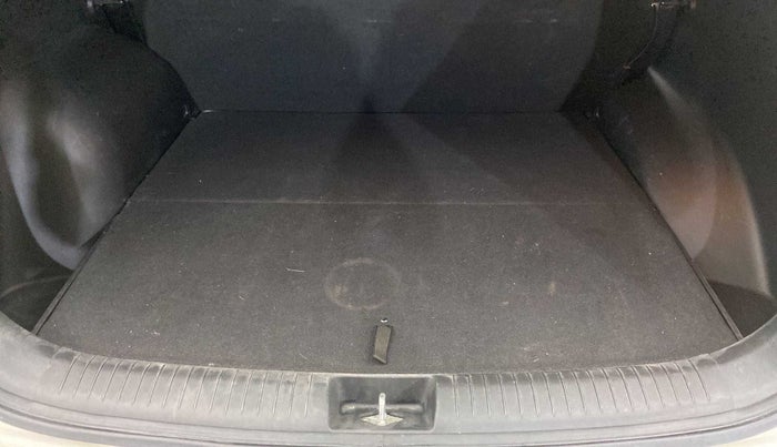 2016 Hyundai Creta SX PLUS 1.6 PETROL, Petrol, Manual, 24,153 km, Boot Inside