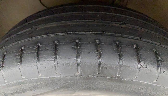 2015 Hyundai Elite i20 ASTA 1.4 CRDI, Diesel, Manual, 50,647 km, Left Front Tyre Tread