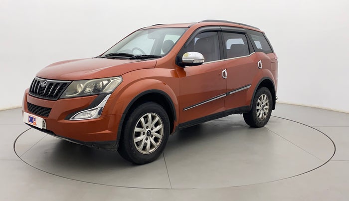 2015 Mahindra XUV500 W10, Diesel, Manual, 1,08,057 km, Left Front Diagonal