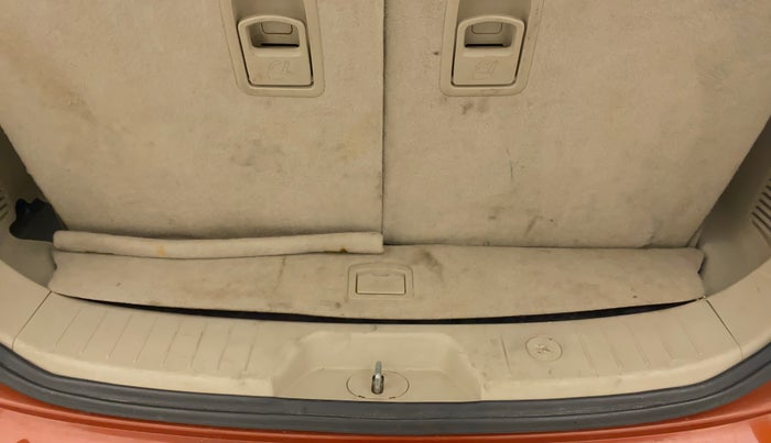 2015 Mahindra XUV500 W10, Diesel, Manual, 1,08,057 km, Boot Inside