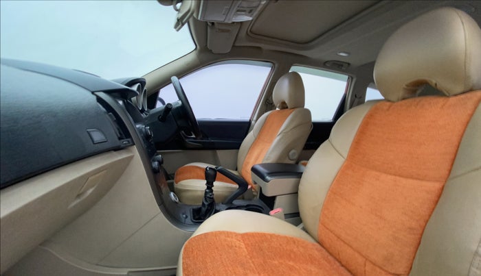 2015 Mahindra XUV500 W10, Diesel, Manual, 1,08,057 km, Right Side Front Door Cabin